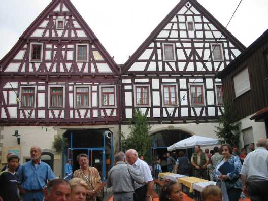 Das Weindorf
                Mundelsheim, 72 Bilder vom 29., 30. und 31.8.2003